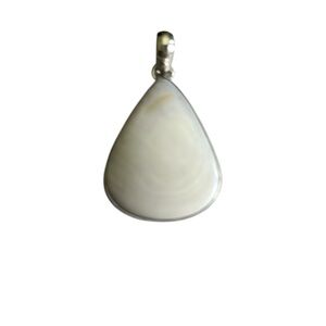 925 Sterling Silver White Mother Of Pearl Pendant